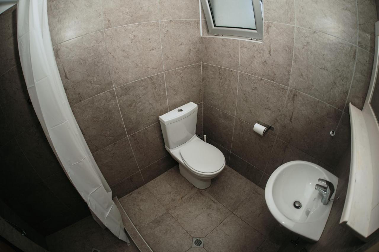 Ovis Hotel Apartments Ayia Napa Esterno foto