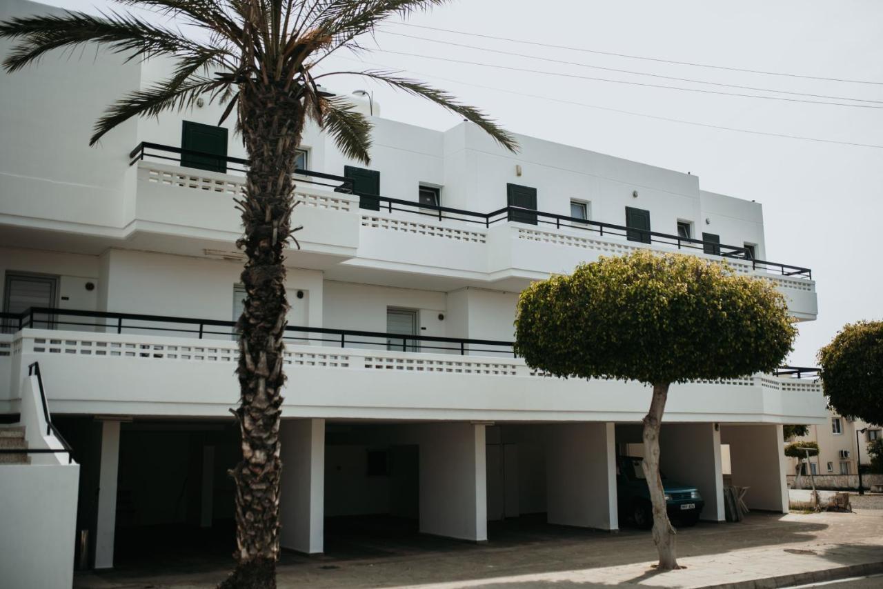 Ovis Hotel Apartments Ayia Napa Esterno foto