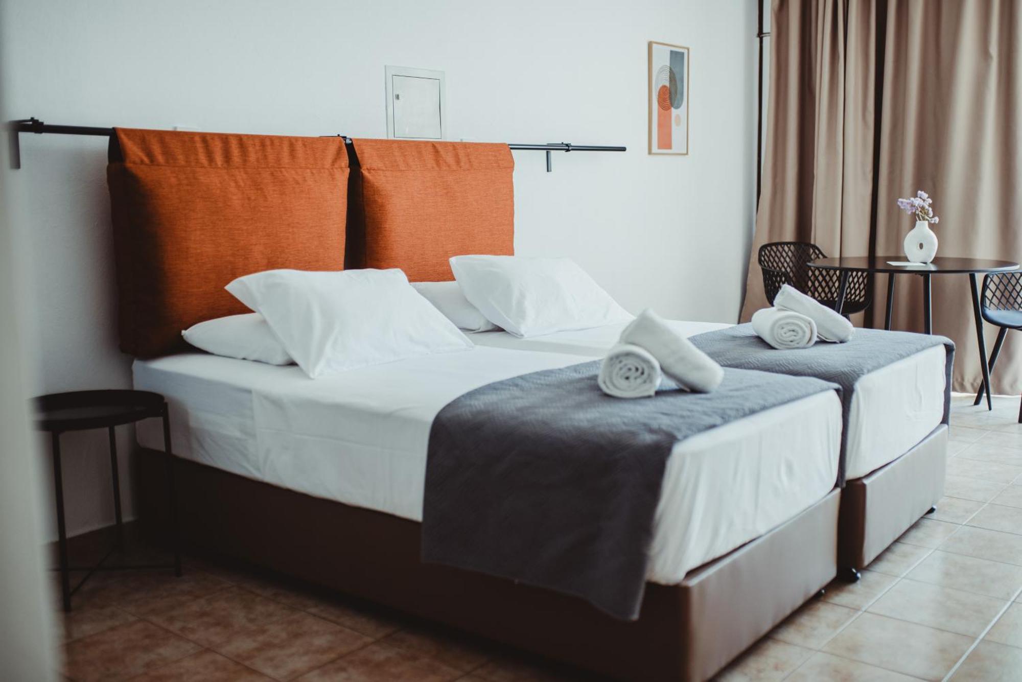 Ovis Hotel Apartments Ayia Napa Esterno foto